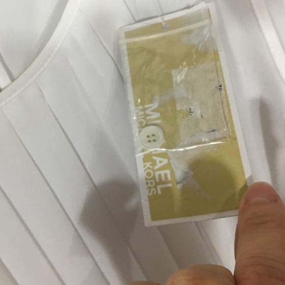 3/$30 NWT Michael Kors 100% Silk Sleeveless Top - Picture 3 of 6